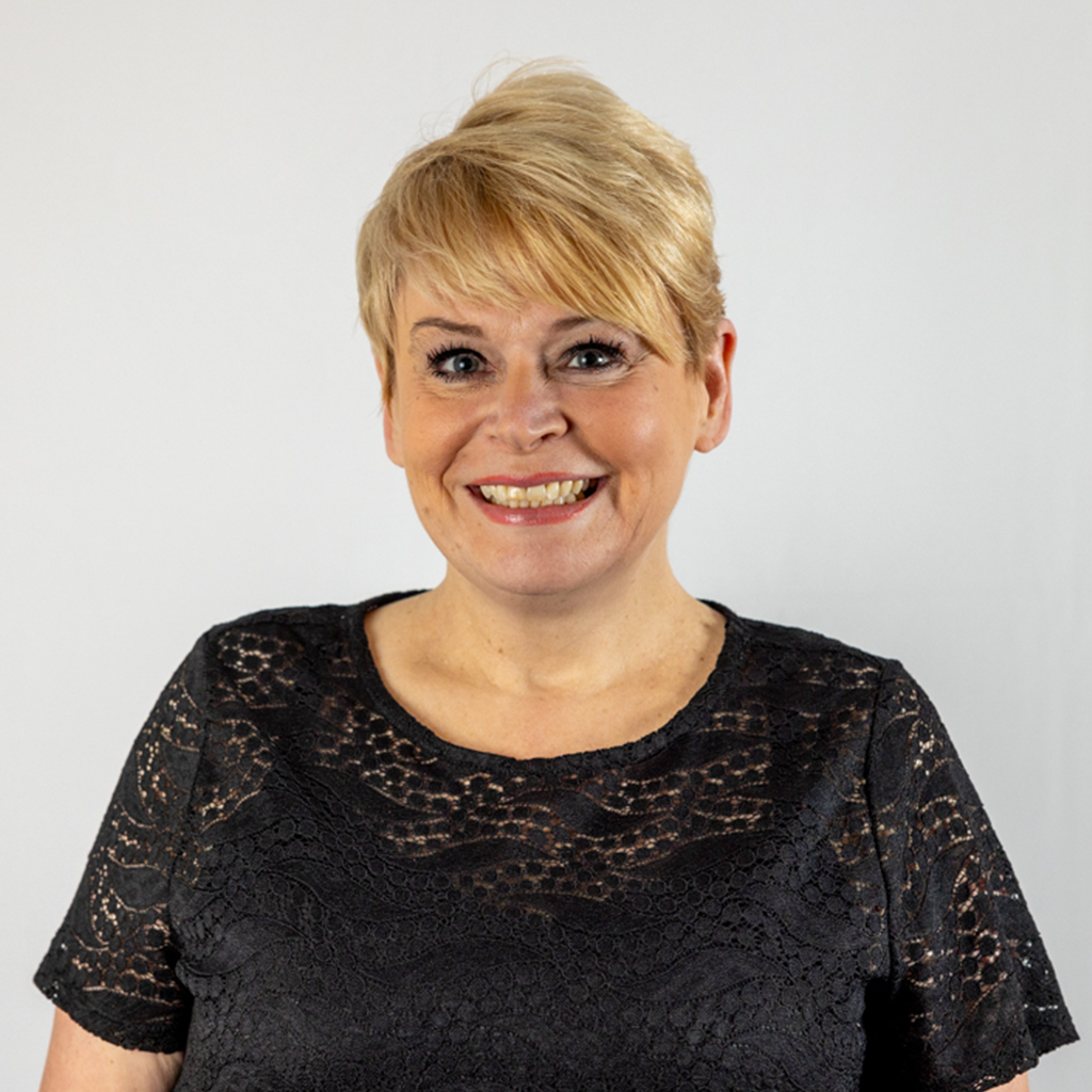 lynsey cotton - The Management Team